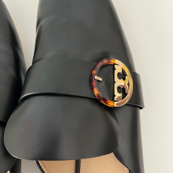 Tory burch black leather shoes with emblem - Picture 5 of 6